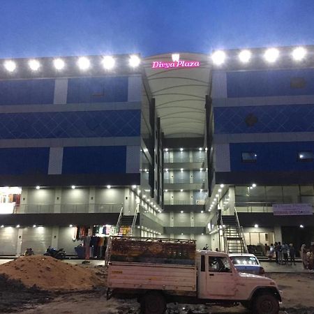 Hotel Dreamland Вадодара Екстериор снимка