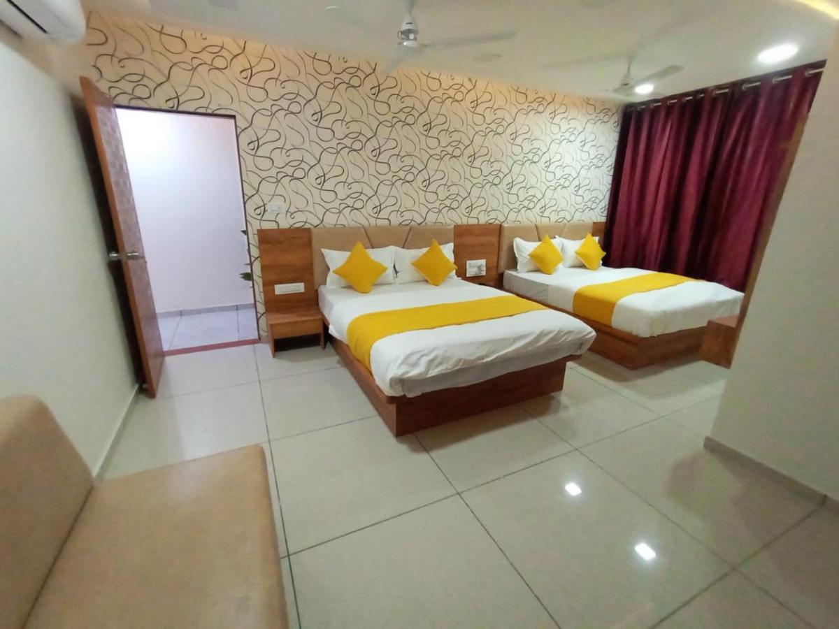 Hotel Dreamland Вадодара Екстериор снимка