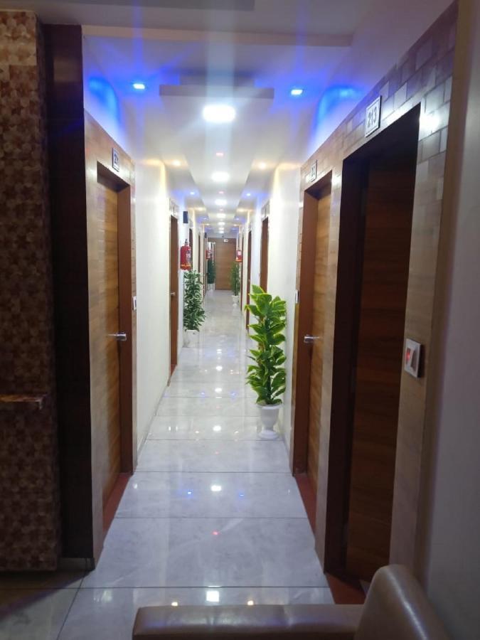 Hotel Dreamland Вадодара Екстериор снимка
