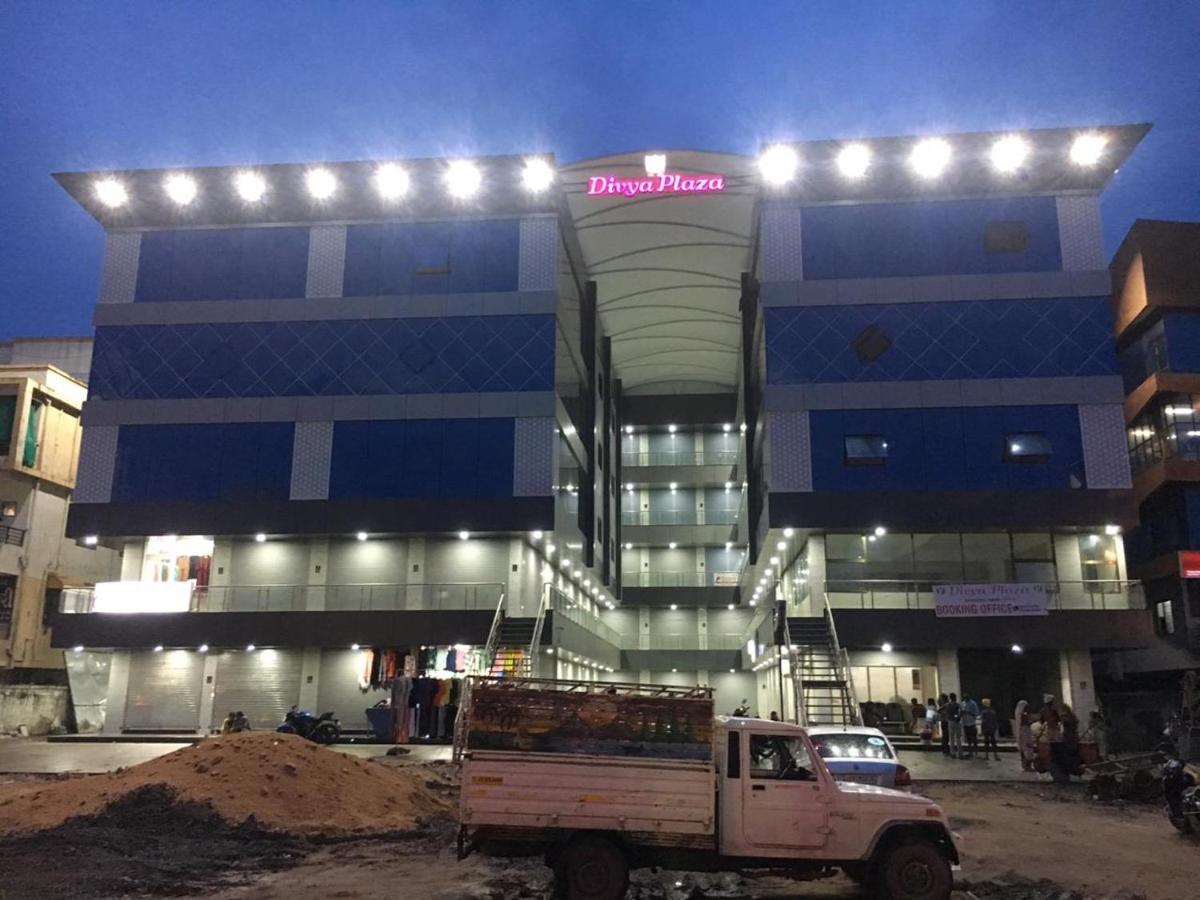 Hotel Dreamland Вадодара Екстериор снимка